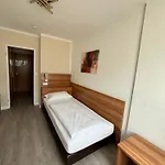 Schlangenbader Hof 3*