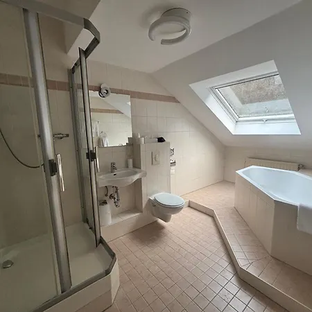 Schlangenbader Hof 3*