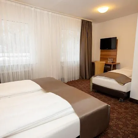 Schlangenbader Hof 3*