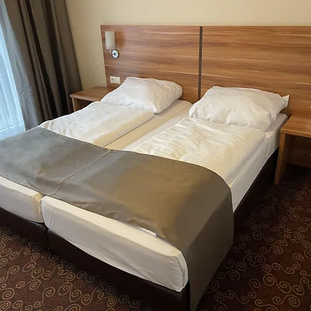 Schlangenbader Hof 3*