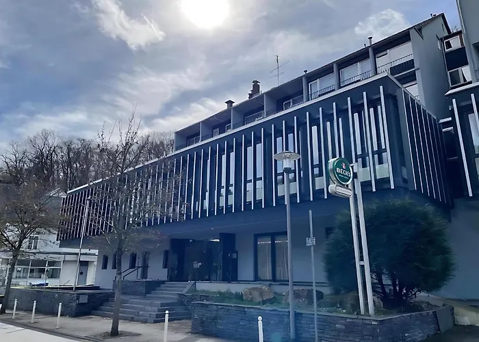 فندق Schlangenbader Hof سخلانغنباد