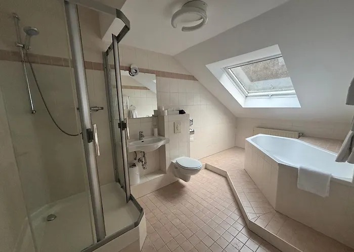 Schlangenbader Hof 3*